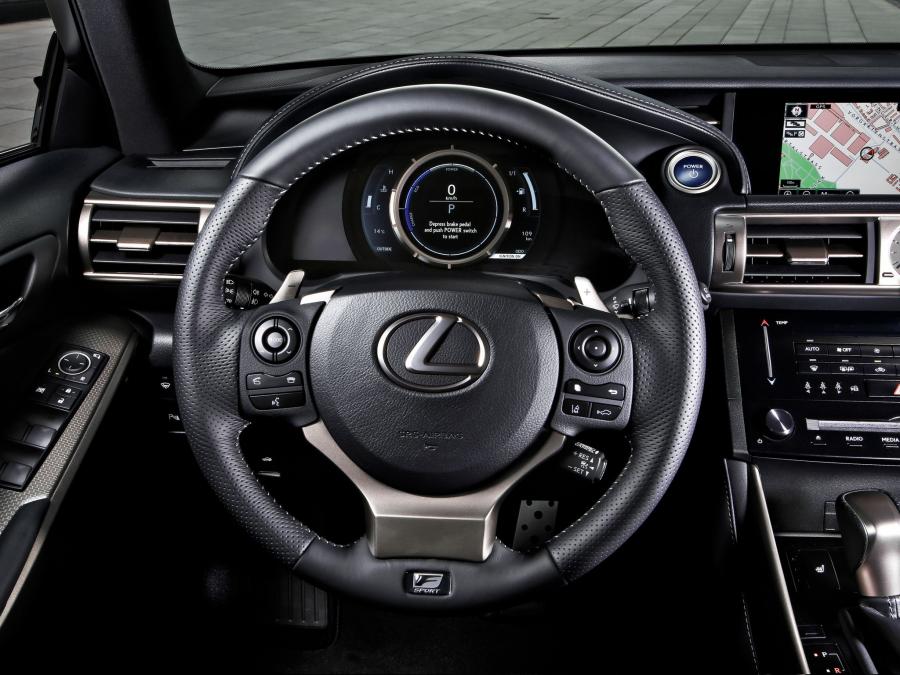  Lexus IS300h F-Sport 2013 года  (EU) (фото 4 из 16)